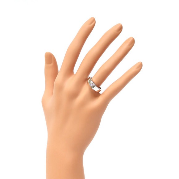 Valentino Platinum and Diamond Ring. - Picture 2 of 7